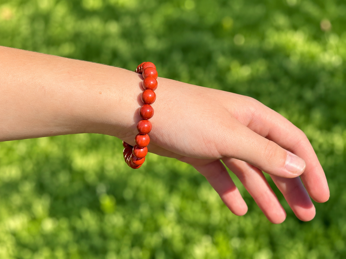Red Jasper 8 mm Round Bead Bracelet – Comfort, Strength & Inner Peace